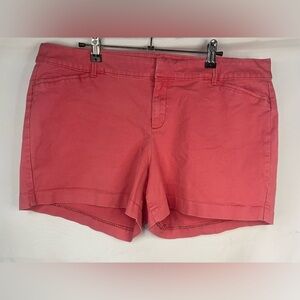 Old Navy coral pixie short. Very cute and casual great for summer! Size 14.